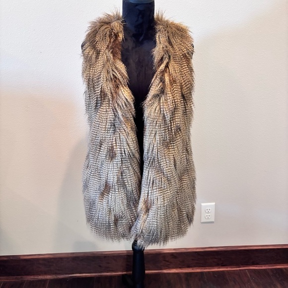 Show Me Your MuMu Luis Faux Chillah Feather Vest, Medium, Festival Boho Western - Picture 6 of 15